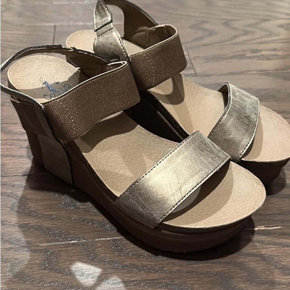 Corky’s wedges